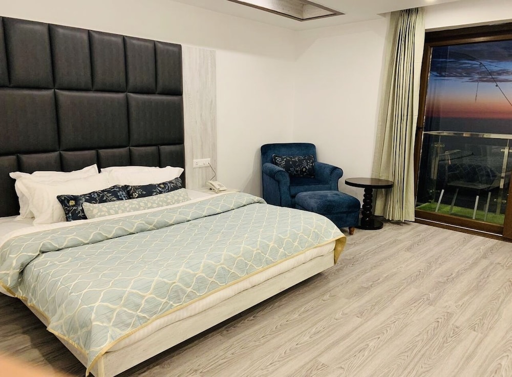 Executive Room - Photo 1
