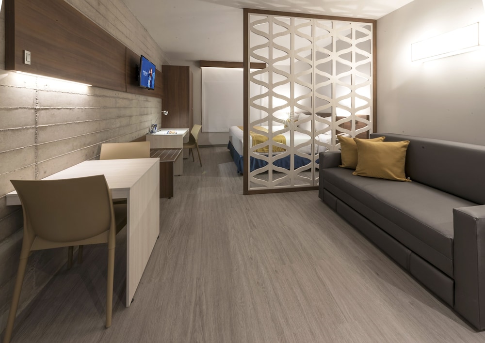 Suite, 1 King Bed, Non Smoking - Photo 3