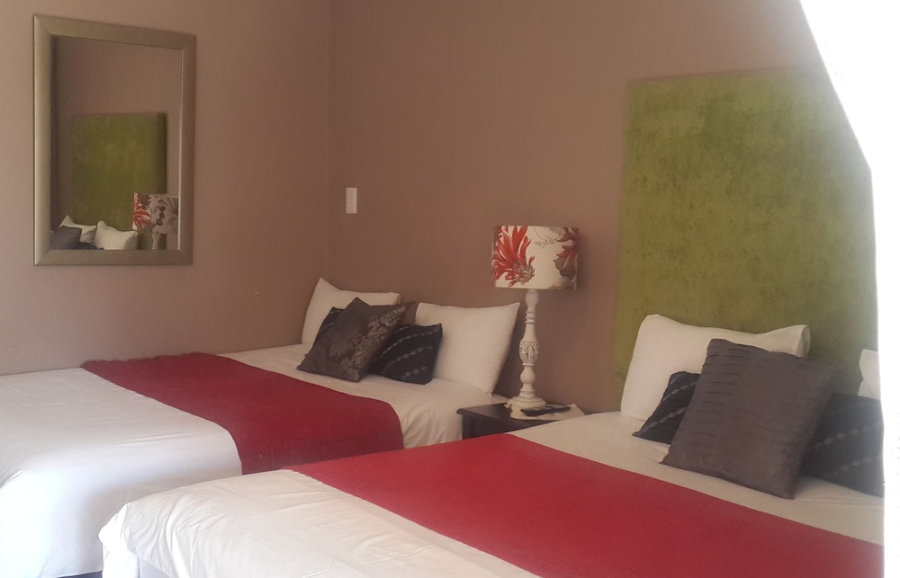 Deluxe Queen Room With Two Queen Beds photo 1