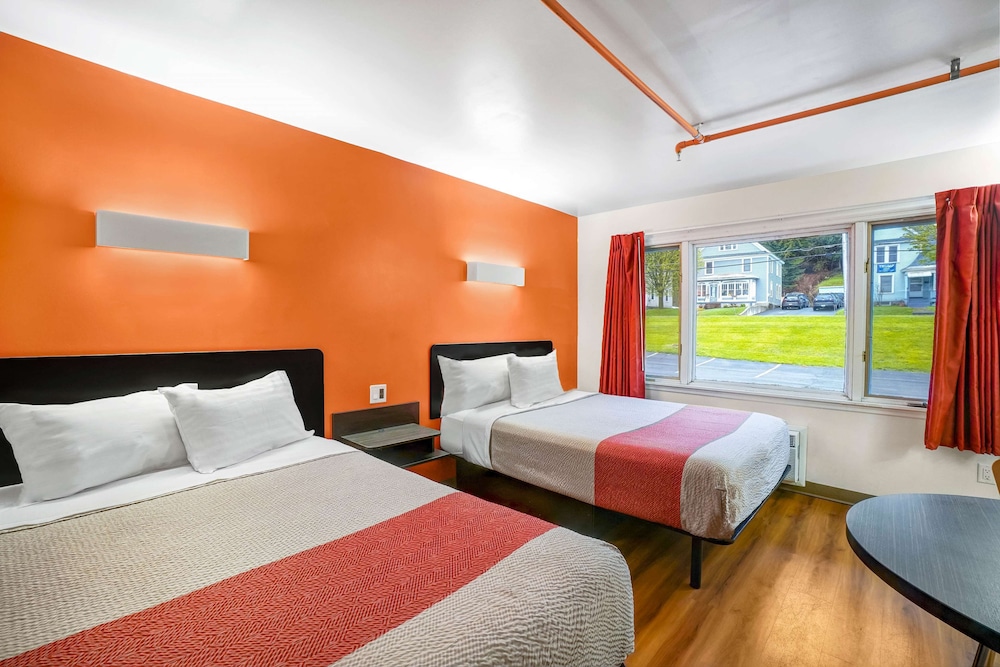 Standard Room, 2 Queen Beds, Non Smoking, Refrigerator & Microwave photo 3