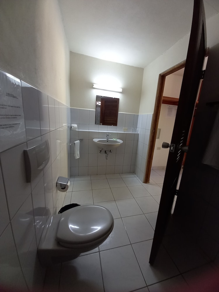 Standard Double Room, 1 King Bed photo 3