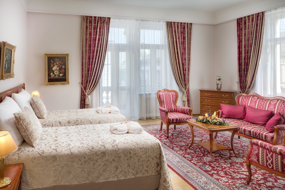 Junior Studio Suite