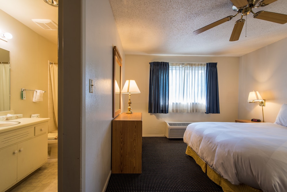 Executive Suite, 1 Queen Bed - Photo 2