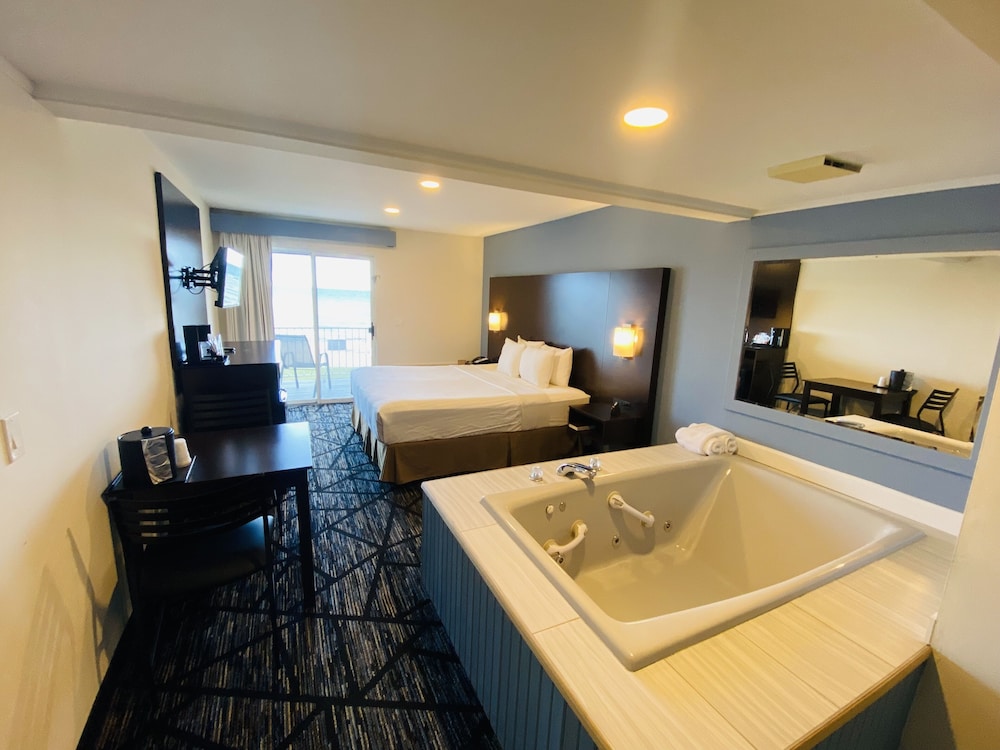 King Jetted Tub Lakefront, Balcony photo 1
