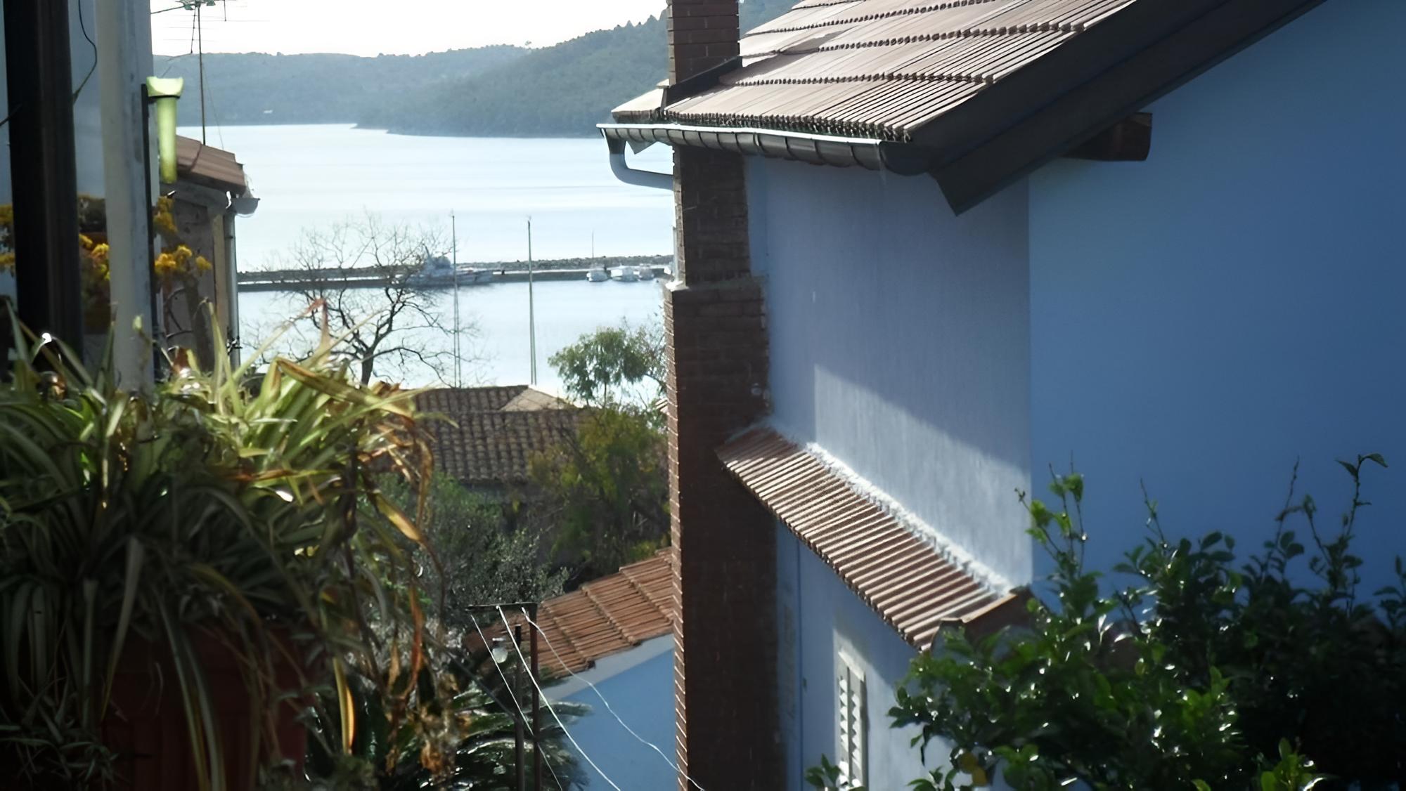Apartment (Ralje - 100m from the sea & free park)
