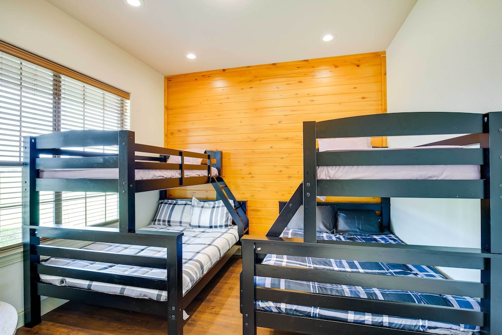 House (4 Bedrooms) photo 1