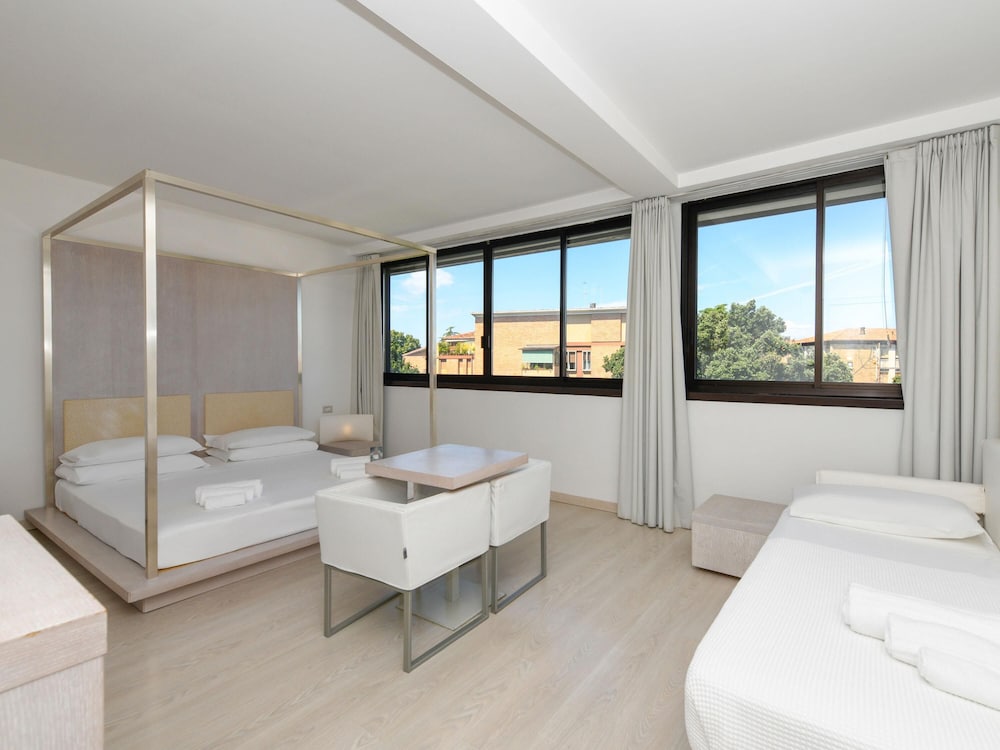 Triple Room, 3 Twin Beds - Photo 2