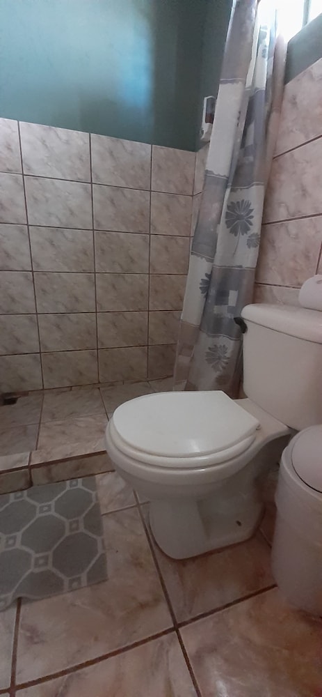 Standard Triple Room, 1 Bedroom, Ensuite photo 3