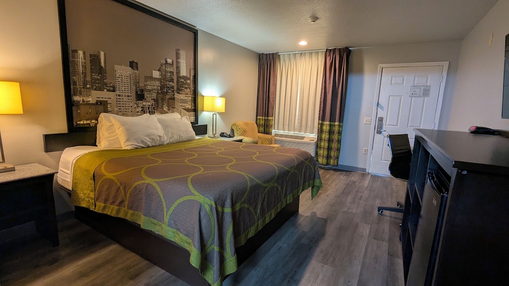 Standard Single Room, 1 King Bed, Non Smoking