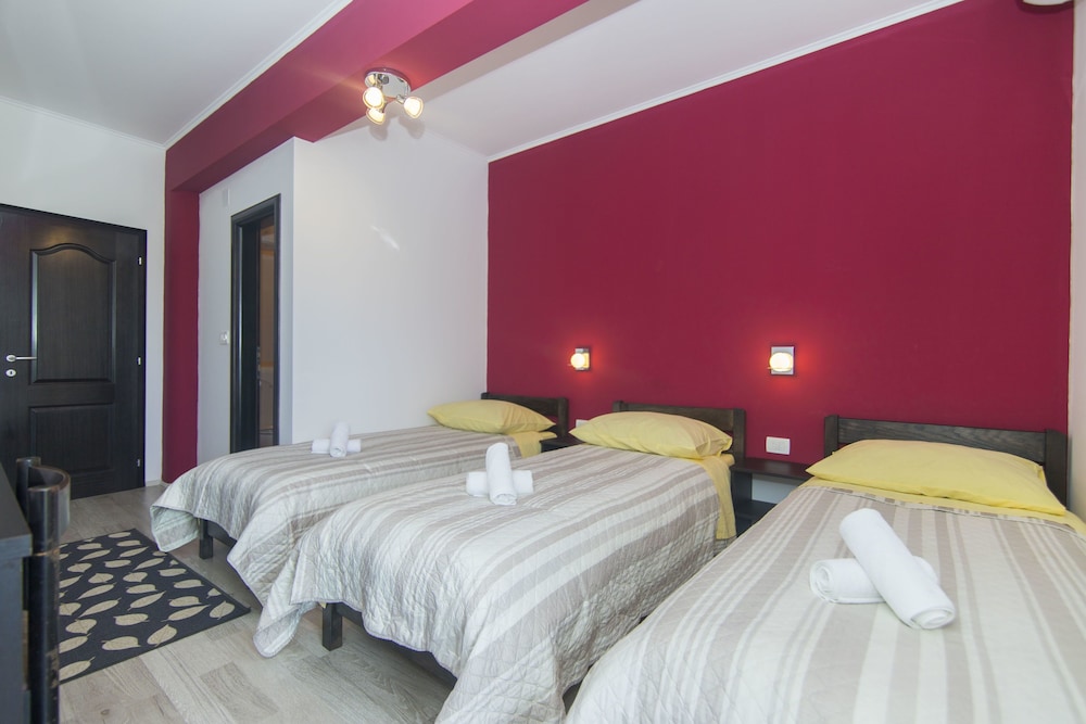 Room (S6)