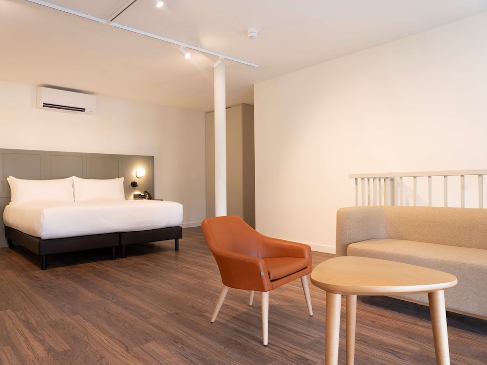 Suite, 1 King Bed photo 2