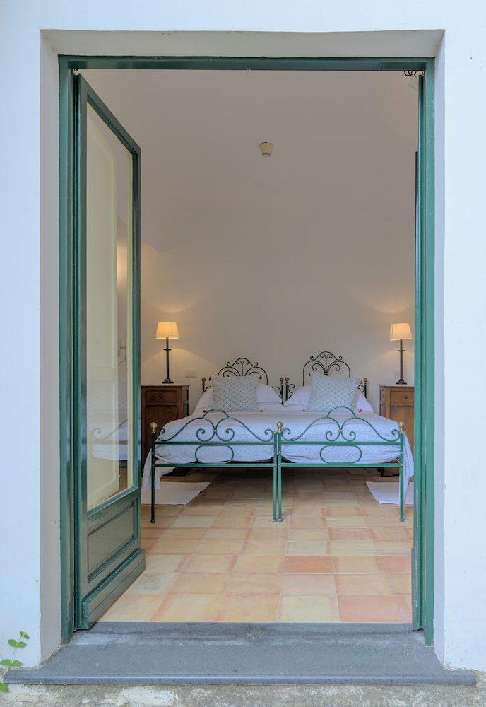 Luxury Suite, 1 Queen Bed with Sofa bed (Luxury Suite Ground Floor con Patio) photo 1