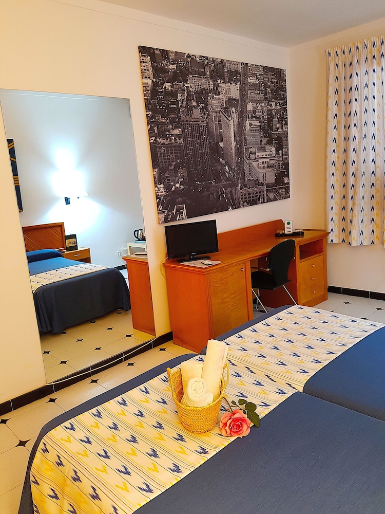Room (with terrace) photo 2