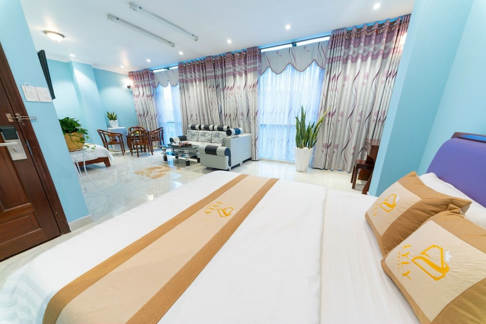 Junior Room, Balcony, City View