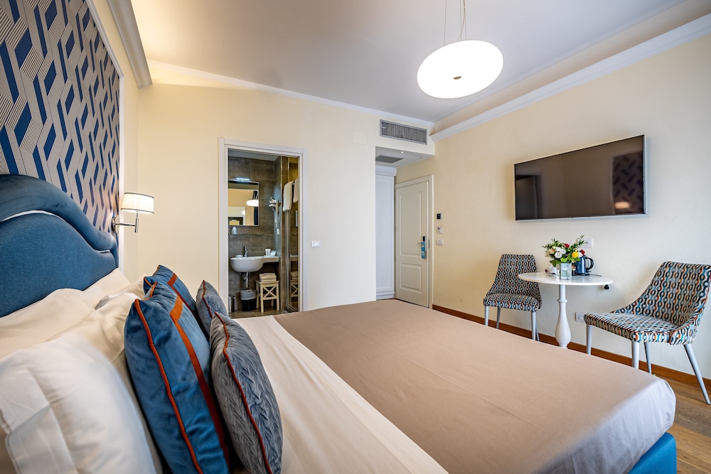 Standard Double Room, Garden View