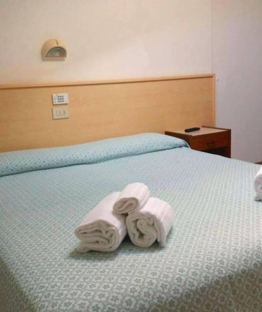 Economy Double or Twin Room (Mansard) photo 1