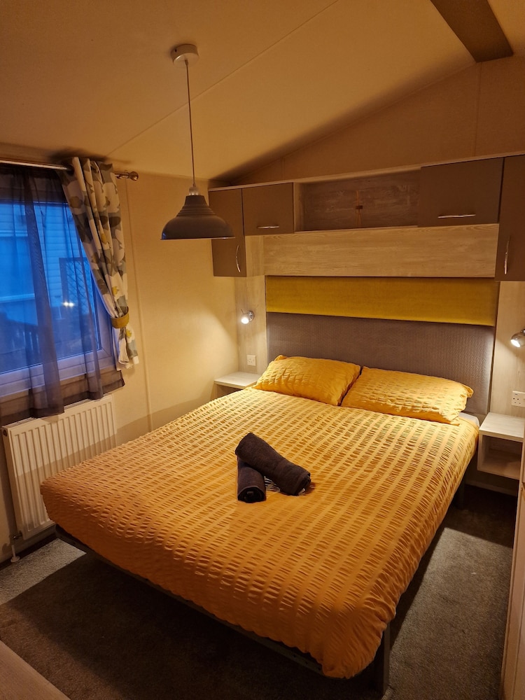 Luxury Mobile Home, 2 Bedrooms, Non Smoking photo 2