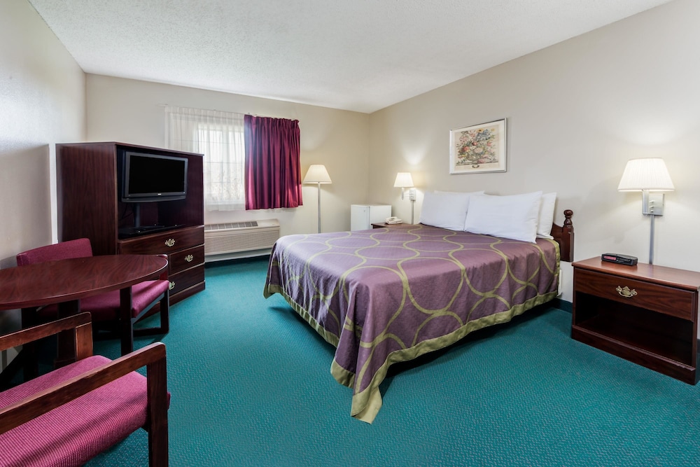 Studio Suite, 1 Queen Bed, Non Smoking - Photo 1