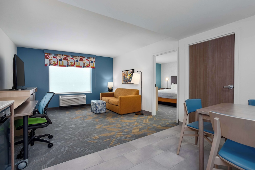 Suite, 1 Bedroom - Photo 3