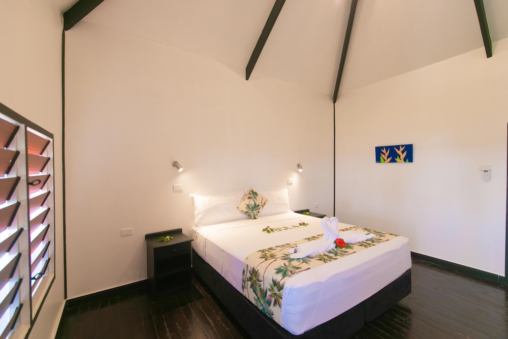 Deluxe Seaside Bure (children 2 Years Above)