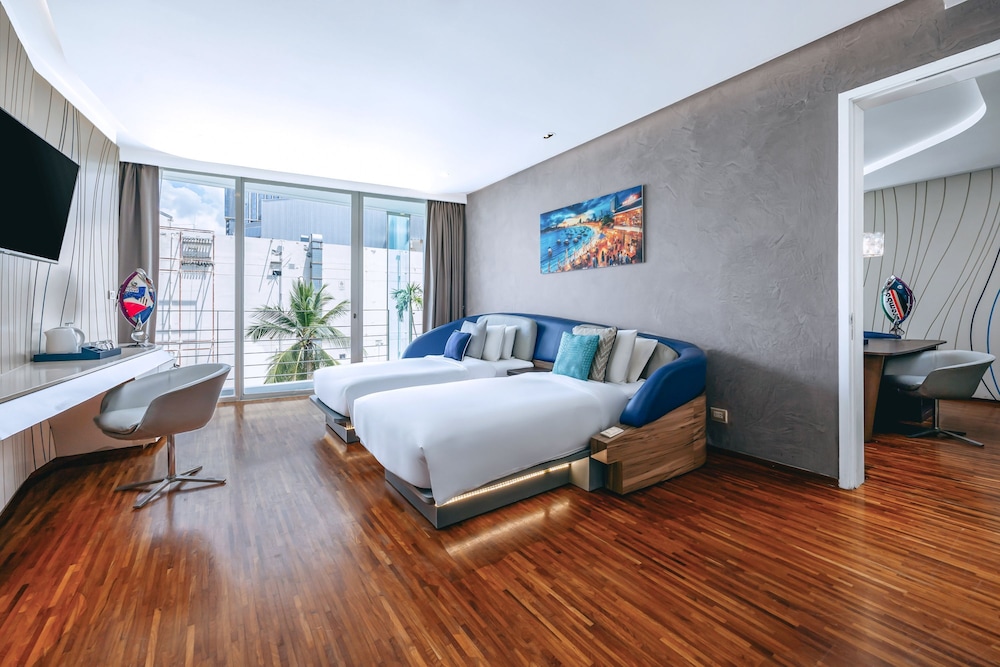 Deluxe Family Room With Executive Lounge photo 3