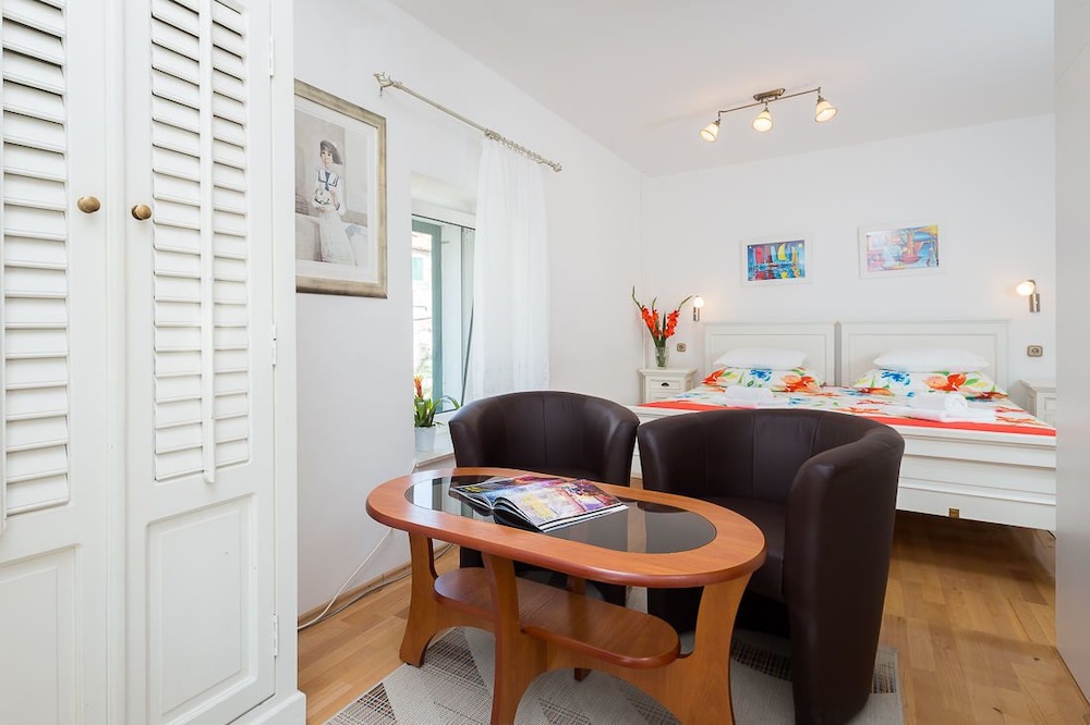 Apartment (APP 2) photo 2