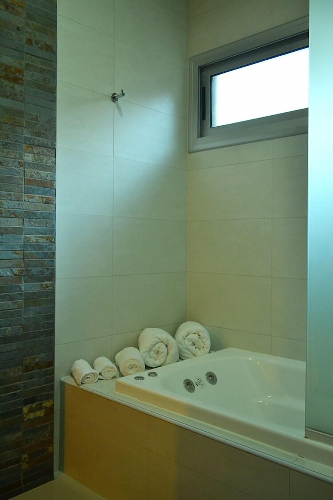 Deluxe House, 3 Bedrooms photo 3
