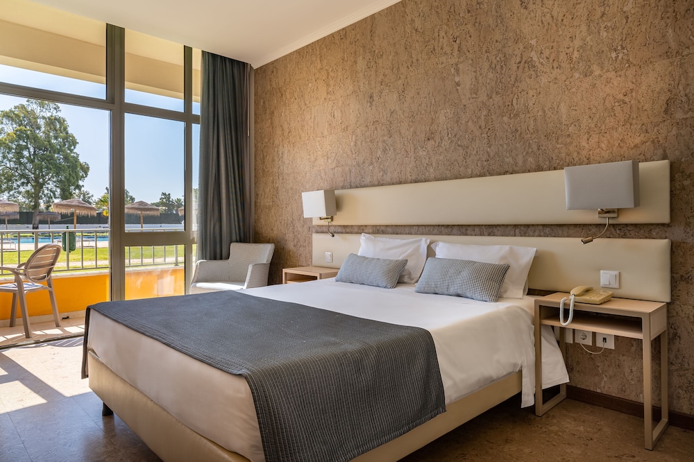 Double Room, Pool View - Photo 1