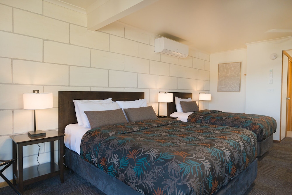 Twin Suite - Garden View photo 2