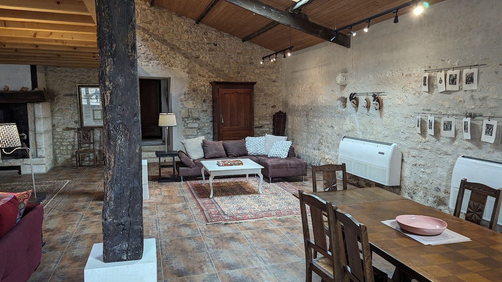 Exclusive House, 3 Bedrooms, Ensuite, Courtyard View photo 1