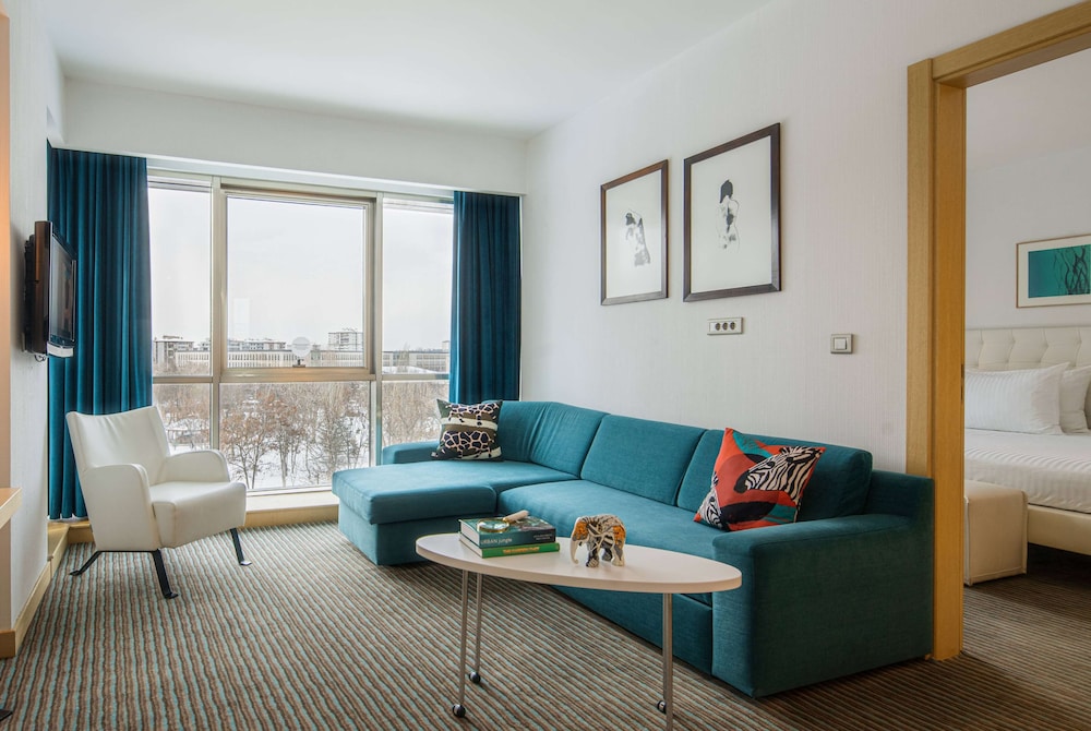 Suite, 1 King Bed, Non Smoking - Photo 5