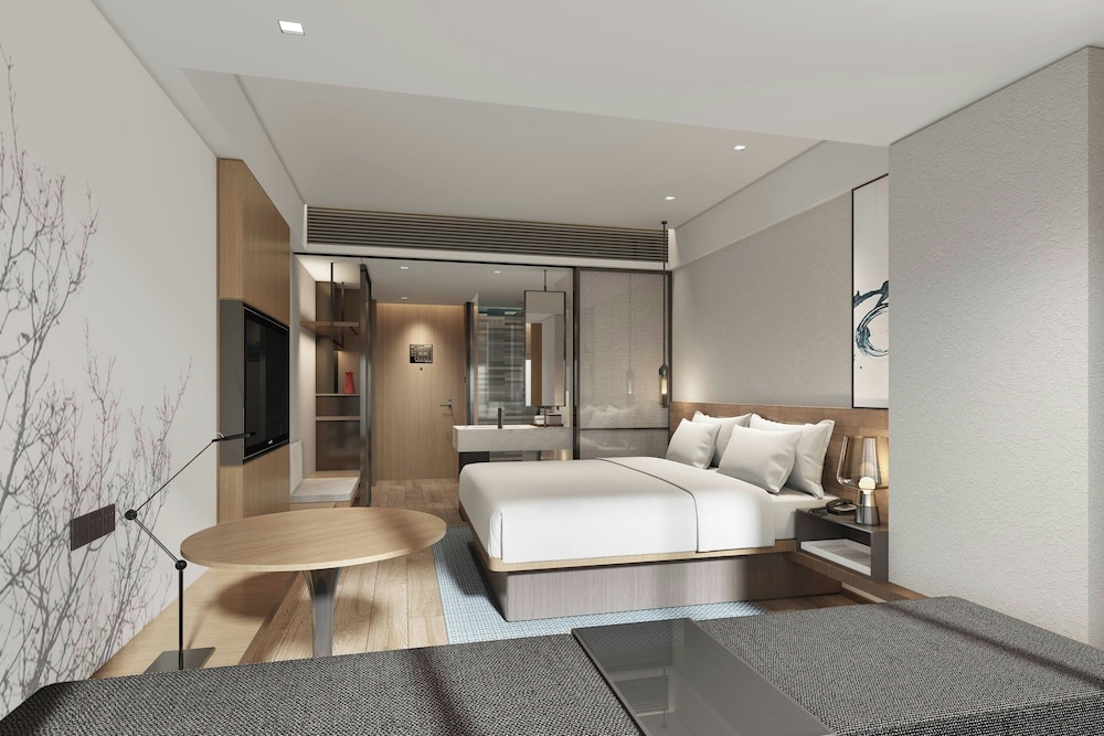 Superior Room, 1 King Bed, City View