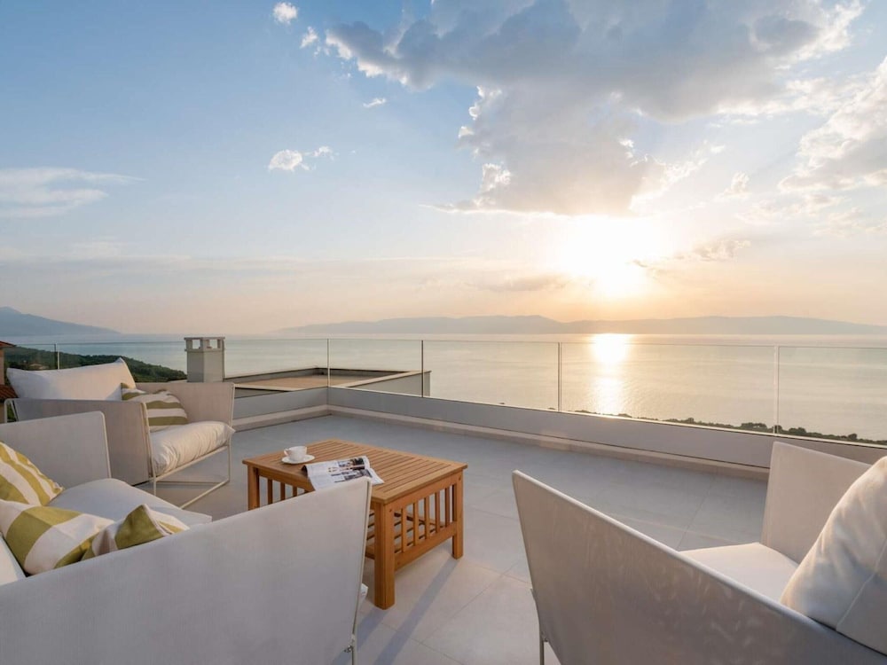 Villa photo 3