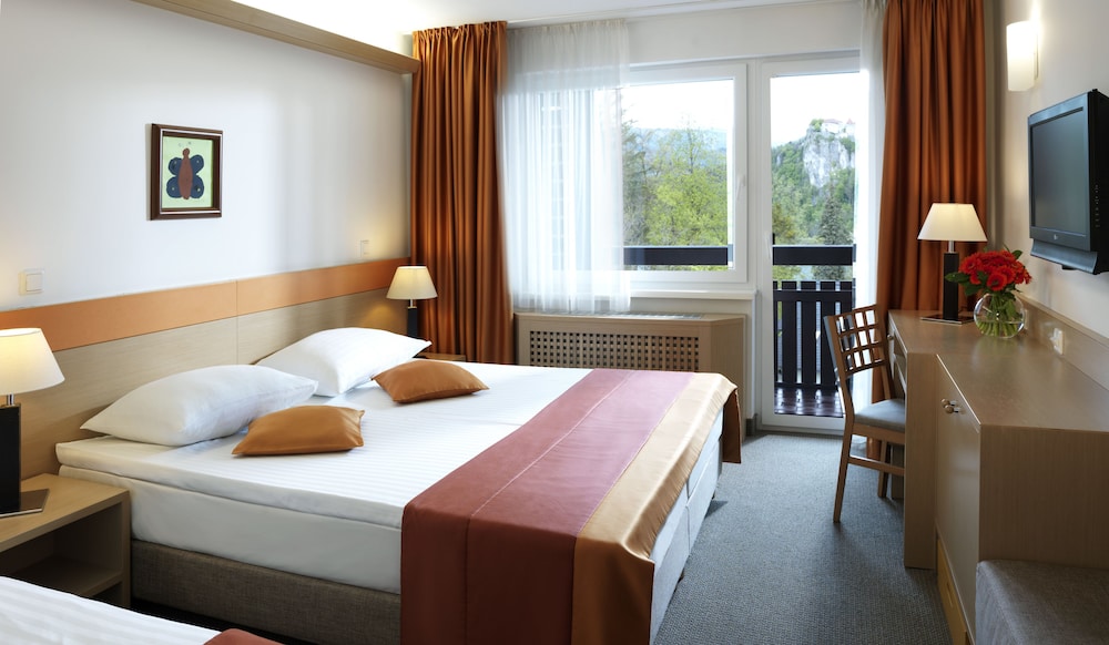Double Room, Balcony, Park View photo 2