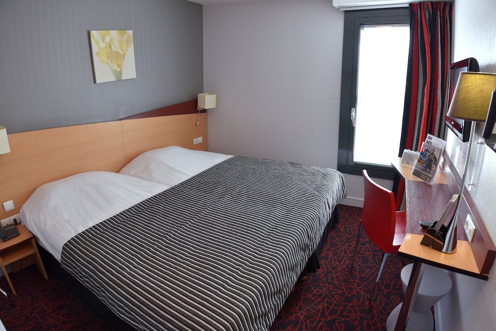 Standard Room, 2 Twin Beds - Photo 11