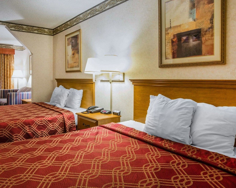 Standard Room, 2 Queen Beds, Non Smoking - Photo 8