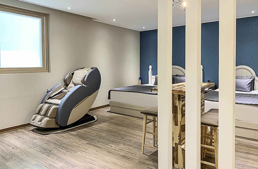 Signature Twin Room