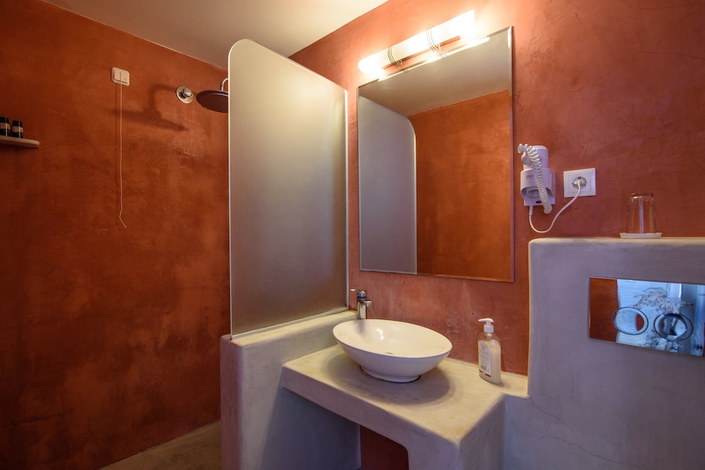 Superior Room with outdoor Jetted Tub - Photo 8