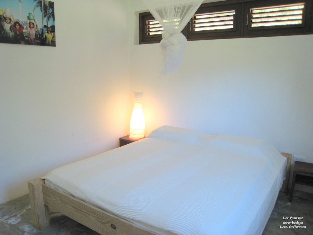 Economy House, 2 Double Beds, Garden Area photo 3