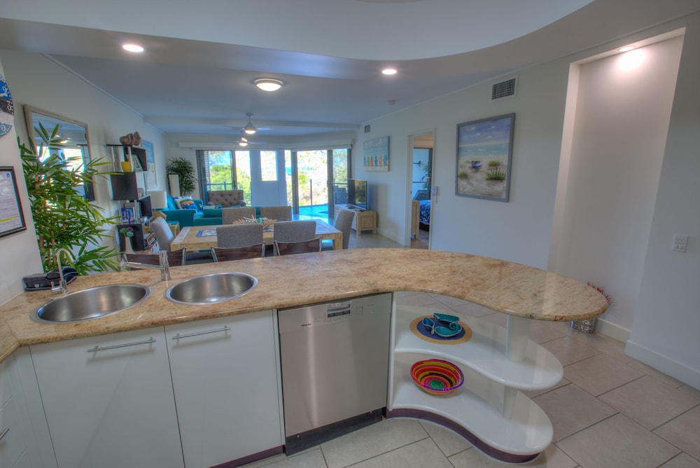3 Bedroom Premium Ocean View photo 2