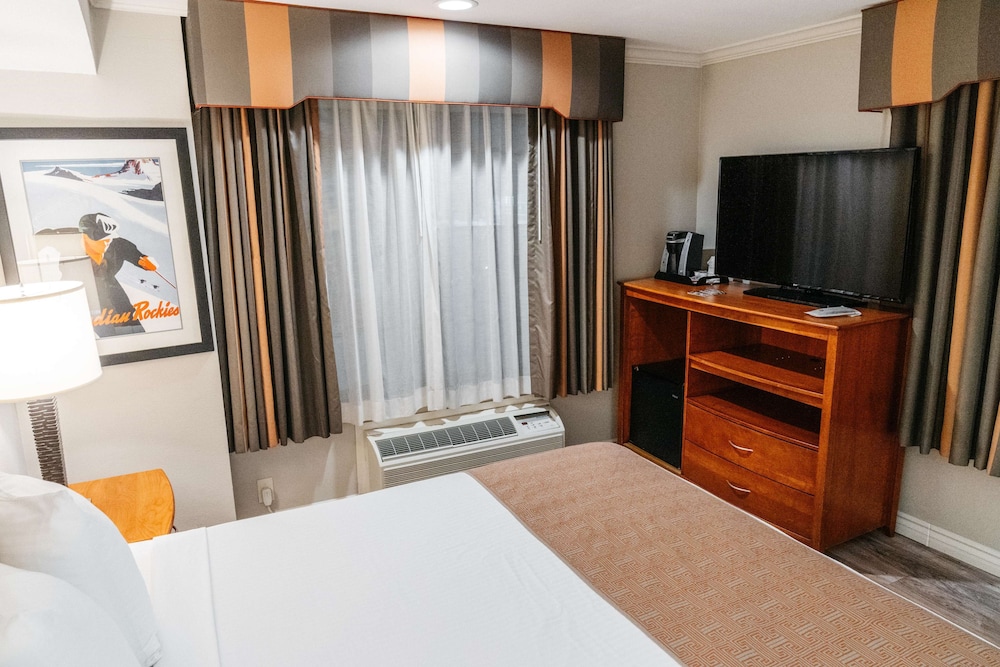 Suite, Multiple Beds, Non Smoking, Refrigerator & Microwave (Larger Room) - Photo 1