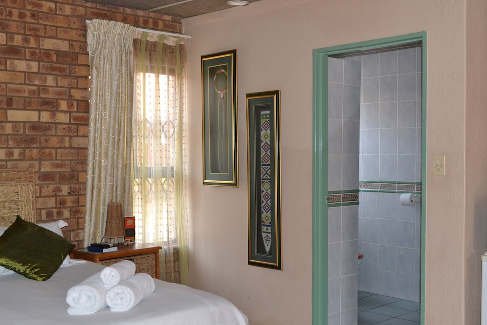 Standard Room, 1 Bedroom (Twin Room (Bath & Shower)) photo 2