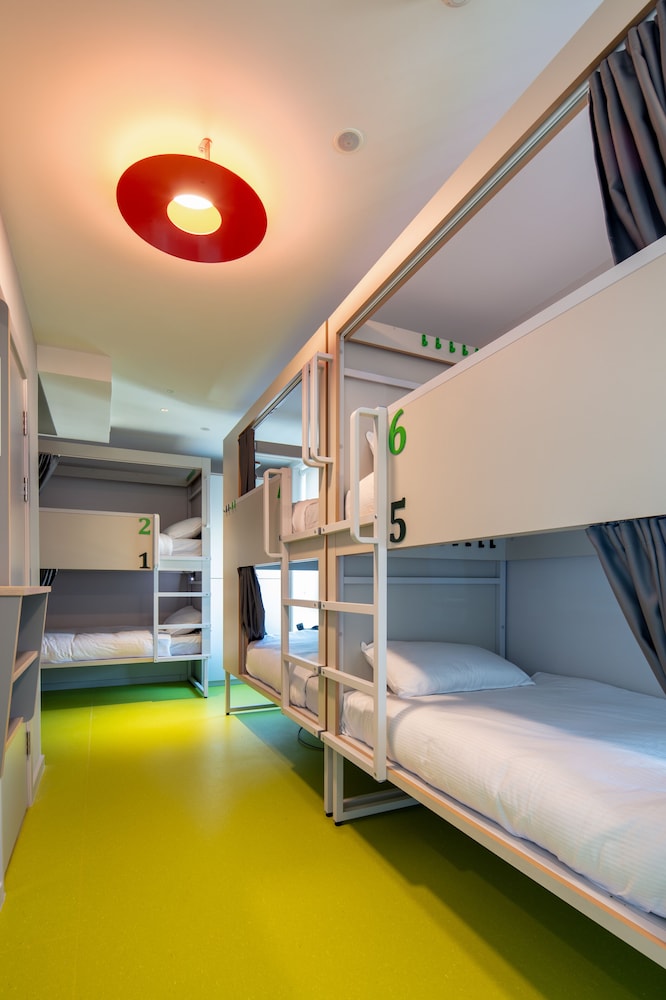 Bed in 12-bed Mixed Dormitory Room photo 3
