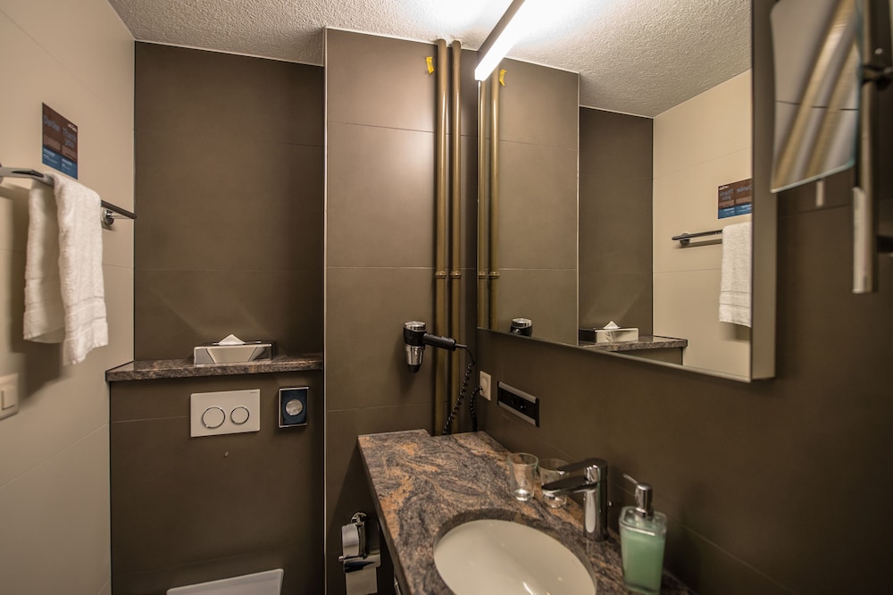 Economy Twin Room - Photo 2
