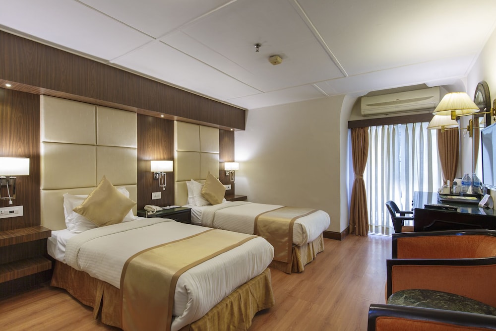 Deluxe Room Twin Bed - Photo 4