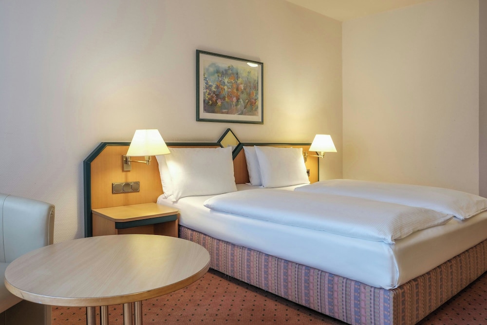Standard Room, 1 Queen Bed - Photo 20