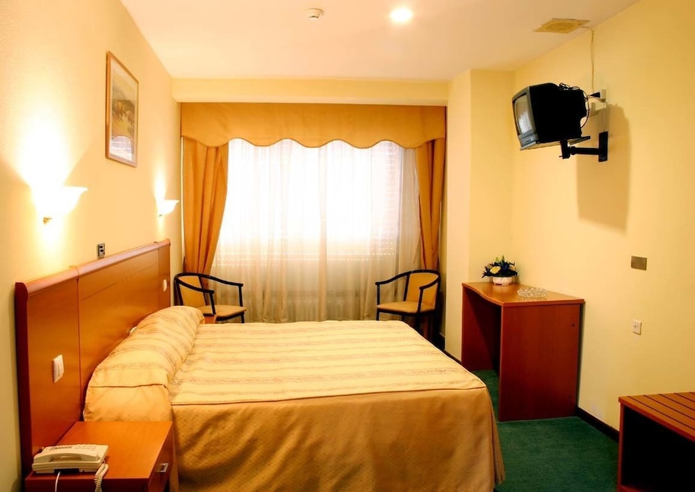 Double Room Single Use - Photo 1