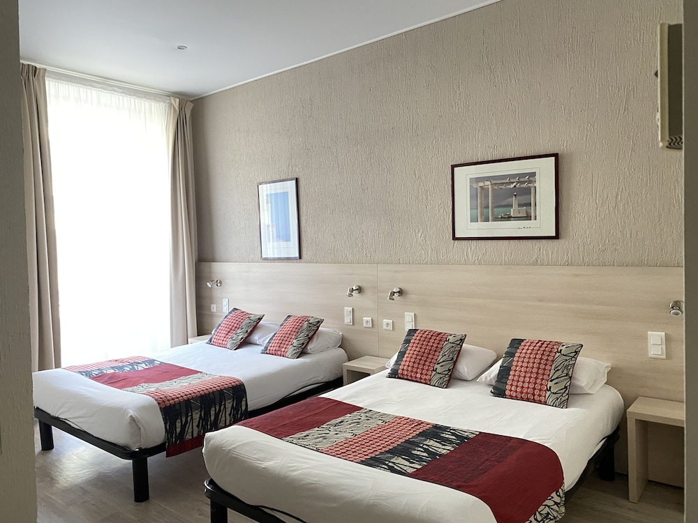 Family Quadruple Room - Photo 1