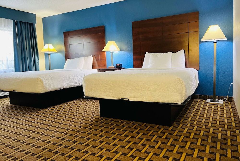 Standard Room, 2 Queen Beds photo 2