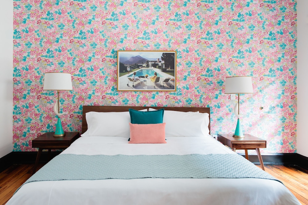 Suite, 1 King Bed, Balcony (Palm Springs) photo 3